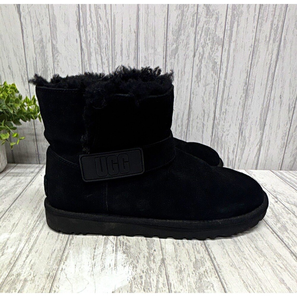 Womens Size 10 UGG Black Suede Shearling Lined Ankle Bootie Pull-On